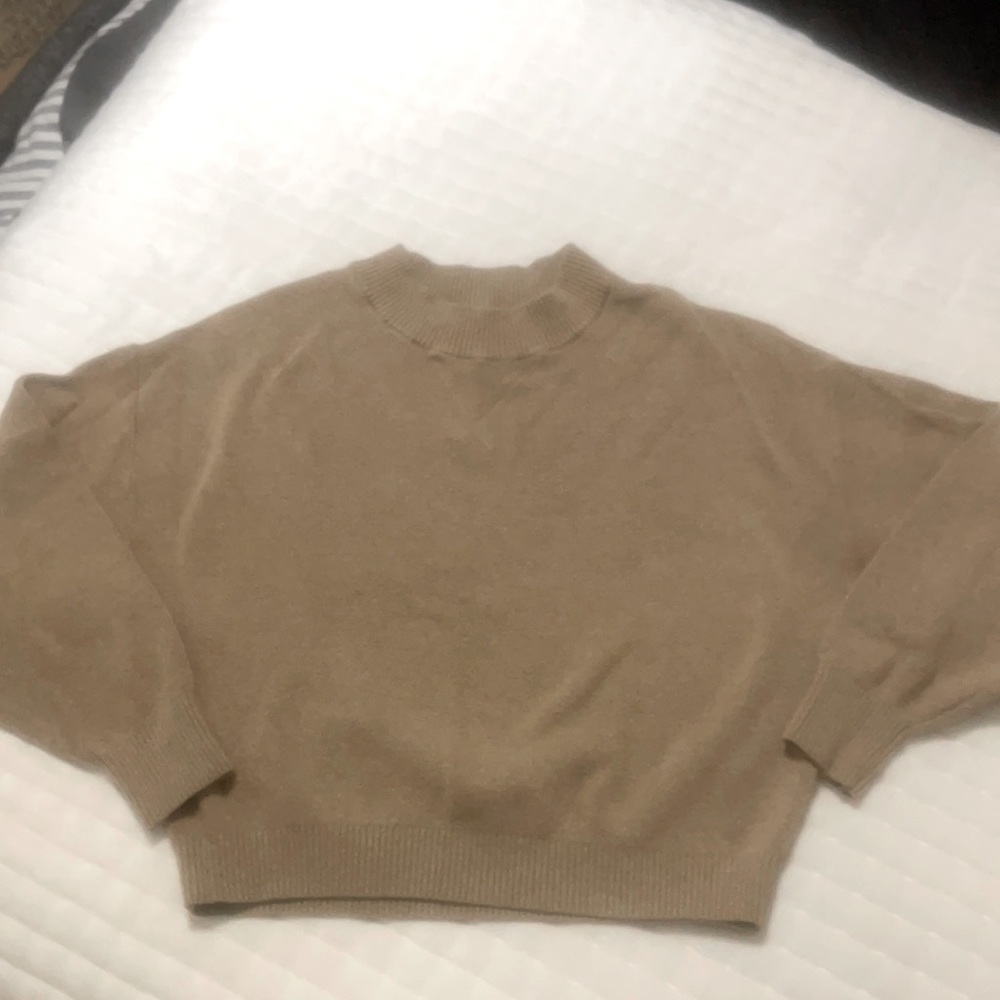 Abercrombie cropped crew neck sweater with balloon sleeves
